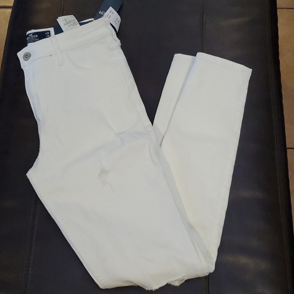 Hollister jeans... BRAND NEW!